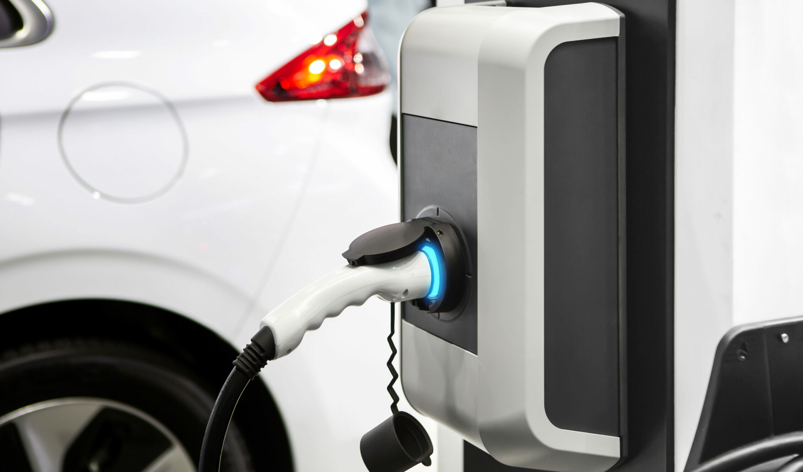 Bornes de recharge pour véhicules électriques en Belgique, symbole de la croissance du marché EV