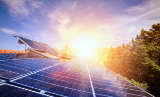Le photovoltaïque atténue les effets des vagues de chaleur sur le réseau électrique.