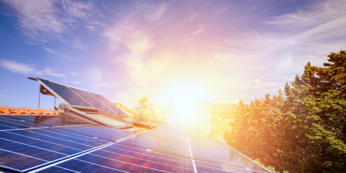 Le photovoltaïque atténue les effets des vagues de chaleur sur le réseau électrique.